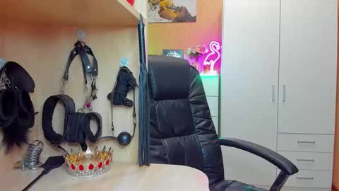Snapshot of mistress_kristi chatting on 09-26-25, 07:29 Mistress Kristi online show from 09-26-25, 07:29