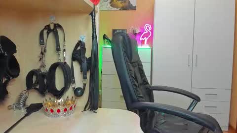 Snapshot of mistress_kristi chatting on 10-09-25, 07:56 Mistress Kristi online show from 10-09-25, 07:56