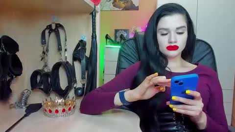 Snapshot of mistress_kristi chatting on 10-10-25, 07:35 Mistress Kristi online show from 10-10-25, 07:35