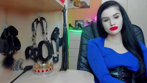 Snapshot of mistress_kristi chatting on 10-14-25, 07:03 Mistress Kristi online show from 10-14-25, 07:03