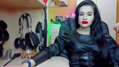 Snapshot of mistress_kristi chatting on 10-19-25, 07:03 Mistress Kristi online show from 10-19-25, 07:03
