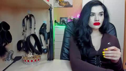 Snapshot of mistress_kristi chatting on 10-27-25, 07:29 Mistress Kristi online show from 10-27-25, 07:29