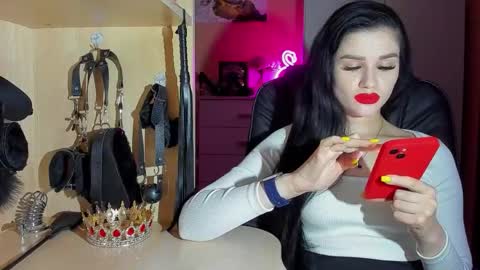 Snapshot of mistress_kristi chatting on 11-10-25, 06:51 Mistress Kristi online show from 11-10-25, 06:51