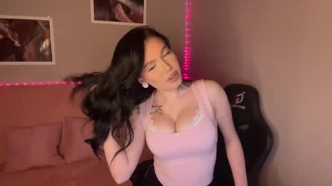 Snapshot of mistress_of_hearts chatting on 09-12-25, 04:07 Mia online show from 09-12-25, 04:07