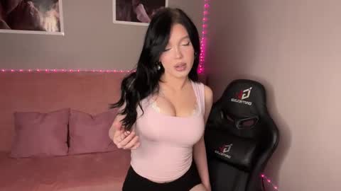 Snapshot of mistress_of_hearts chatting on 09-22-25, 05:15 Mia online show from 09-22-25, 05:15