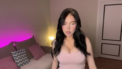 Snapshot of mistress_of_hearts chatting on 11-24-25, 08:19 Mia online show from 11-24-25, 08:19