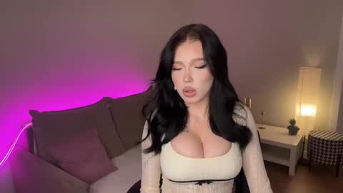 Snapshot of mistress_of_hearts chatting on 11-30-25, 07:40 Mia online show from 11-30-25, 07:40