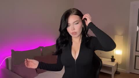 Snapshot of mistress_of_hearts chatting on 12-03-25, 08:07 Mia online show from 12-03-25, 08:07