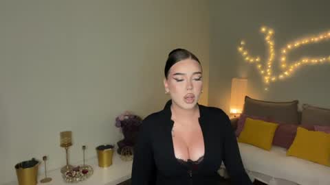 Mia online show from 07-04-26, 03:29