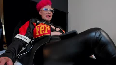 Snapshot of mistress_sandy chatting on 07-02-26, 11:00 Sandy Mistress online show from 07-02-26, 11:00