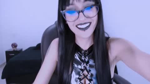 Snapshot of mistress_zafirah chatting on 02-02-25, 03:54 Mistress online show from 02-02-25, 03:54