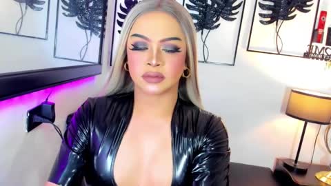 Snapshot of mistressivorykat chatting on 06-03-26, 11:46 Call me MISS JAS online show from 06-03-26, 11:46