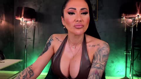 Snapshot of mistresskennya chatting on 01-25-25, 11:11 mistresskennya online show from 01-25-25, 11:11