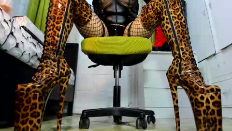 Tiffany online show from 10-03-25, 04:42