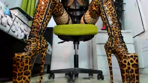 Tiffany online show from 04-14-26, 12:49