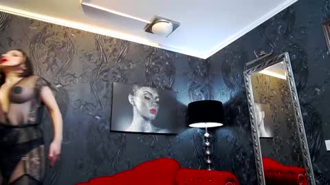 Snapshot of mistresswanda chatting on 01-01-25, 09:31 MistressWanda - online show from 01-01-25, 09:31