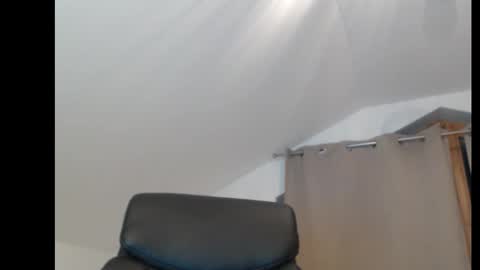 Snapshot of mitsch01 chatting on 11-20-25, 06:29 Mitsch online show from 11-20-25, 06:29