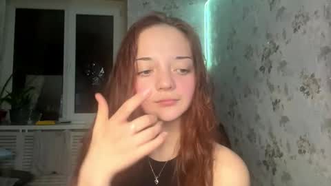 Snapshot of mittieburling chatting on 12-20-25, 04:25 Emma online show from 12-20-25, 04:25