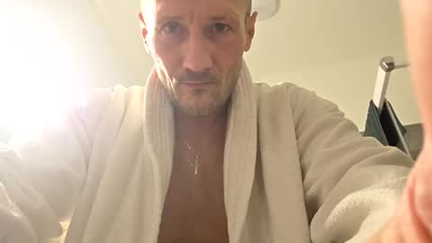 mitzio114 online show from 12-20-25, 03:13