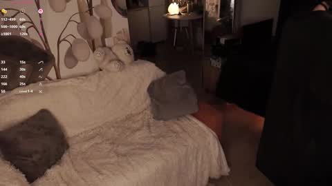 Yuka online show from 10-19-25, 04:40