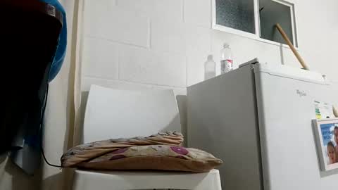 Snapshot of mix4u chatting on 02-28-26, 12:00 mix4u online show from 02-28-26, 12:00