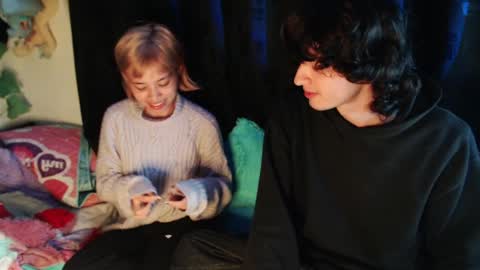 Snapshot of mixipeach chatting on 05-21-26, 08:54 Naomi and Nekorii online show from 05-21-26, 08:54