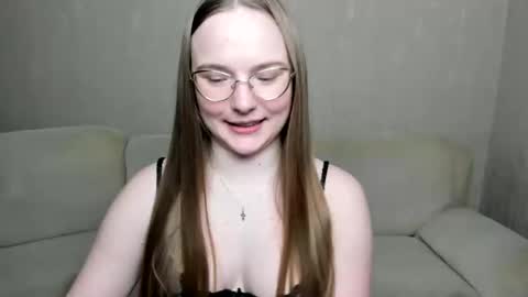 Snapshot of miya_mimi chatting on 12-14-24, 08:29 Miya online show from 12-14-24, 08:29