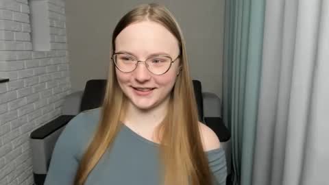 Snapshot of miya_mimi chatting on 01-09-25, 01:24 Miya online show from 01-09-25, 01:24