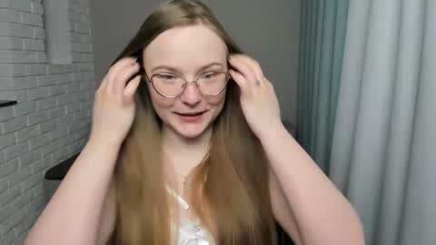 Snapshot of miya_mimi chatting on 01-12-25, 10:34 Miya online show from 01-12-25, 10:34