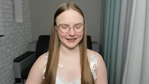 Snapshot of miya_mimi chatting on 01-24-25, 04:39 Miya online show from 01-24-25, 04:39