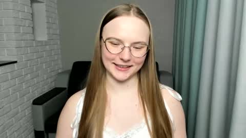 Snapshot of miya_mimi chatting on 01-28-25, 01:59 Miya online show from 01-28-25, 01:59