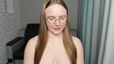 Snapshot of miya_mimi chatting on 02-14-25, 09:32 Miya online show from 02-14-25, 09:32