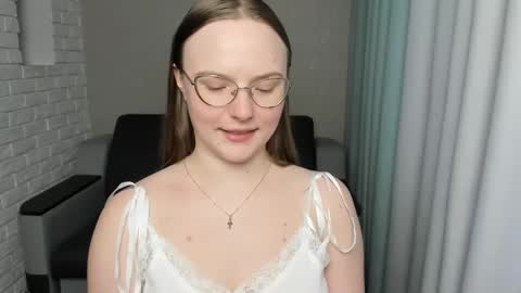 Snapshot of miya_mimi chatting on 03-11-25, 03:02 Miya online show from 03-11-25, 03:02