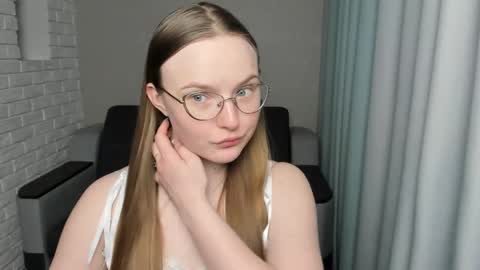 Snapshot of miya_mimi chatting on 03-11-25, 06:30 Miya online show from 03-11-25, 06:30