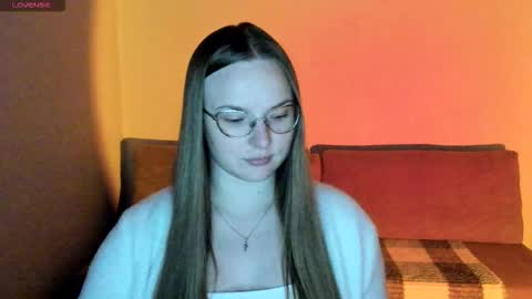 Snapshot of miya_mimi chatting on 09-29-25, 09:08 Miya online show from 09-29-25, 09:08