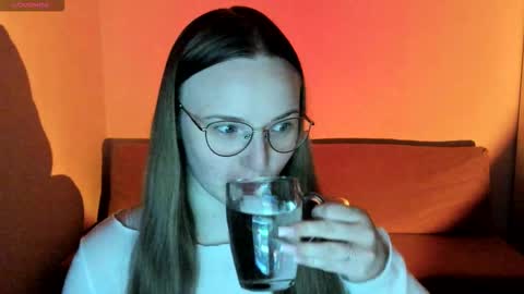 Snapshot of miya_mimi chatting on 12-14-25, 06:45 Miya online show from 12-14-25, 06:45