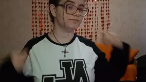 Snapshot of miyabe chatting on 05-19-26, 07:04 Milana online show from 05-19-26, 07:04