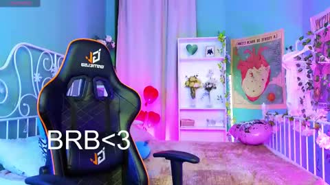 Snapshot of mizukinoyoru chatting on 02-17-25, 03:15 Mizuki online show from 02-17-25, 03:15