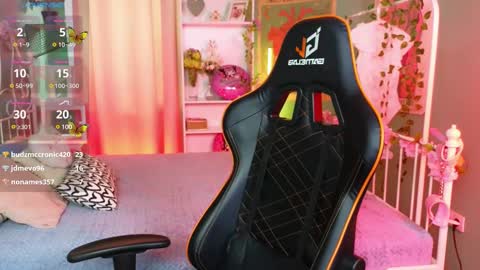 Snapshot of mizukinoyoru chatting on 03-10-25, 01:43 Mizuki online show from 03-10-25, 01:43