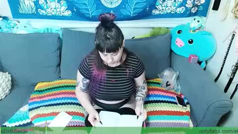 Elizabxth Fields online show from 11-10-25, 04:44