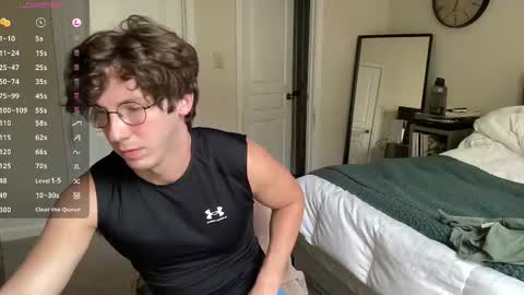 Snapshot of mizzo001 chatting on 09-10-25, 11:54 Leo online show from 09-10-25, 11:54