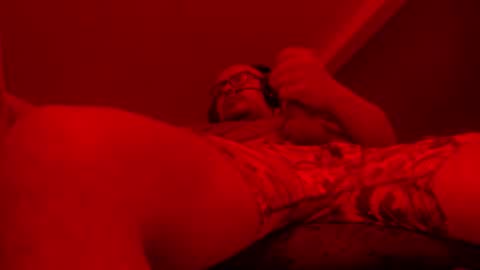 Snapshot of mmbaby86 chatting on 12-14-25, 05:51 blazze online show from 12-14-25, 05:51