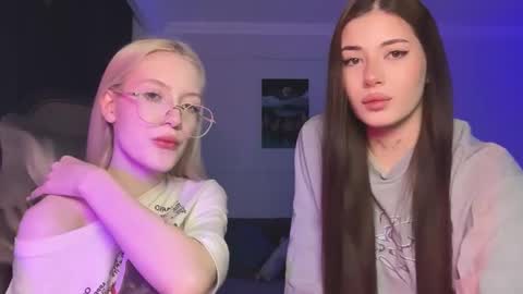 Snapshot of mmkakpoxyi22 chatting on 03-16-26, 09:08 alice and ray online show from 03-16-26, 09:08