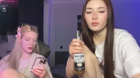 Snapshot of mmkakpoxyi22 chatting on 03-22-26, 10:02 alice and ray online show from 03-22-26, 10:02