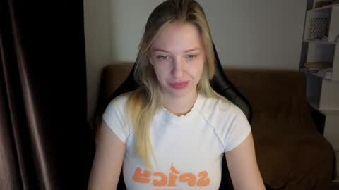 Lili online show from 12-24-24, 04:44