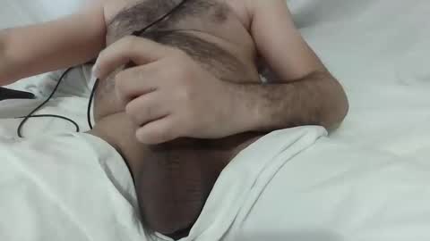 Snapshot of mo0085 chatting on 01-12-26, 11:54 Laith online show from 01-12-26, 11:54