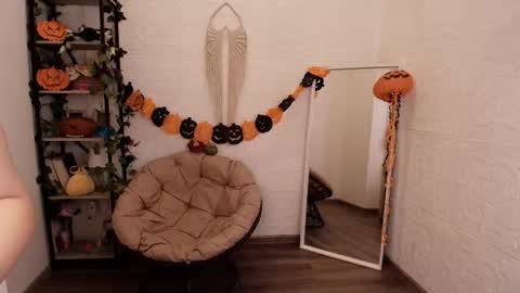 Snapshot of moana_light chatting on 10-24-25, 02:30 hey meet with me online show from 10-24-25, 02:30