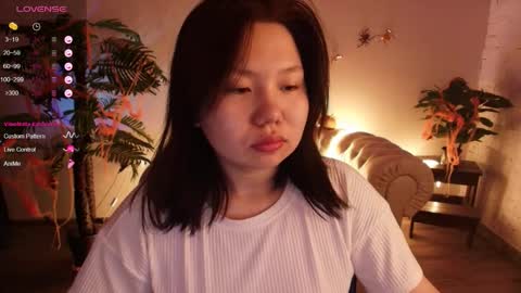 Snapshot of moana_light chatting on 10-25-25, 02:30 hey meet with me online show from 10-25-25, 02:30