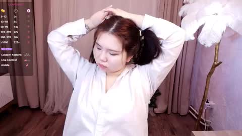 Snapshot of moana_light chatting on 12-20-25, 02:18 hey meet with me online show from 12-20-25, 02:18