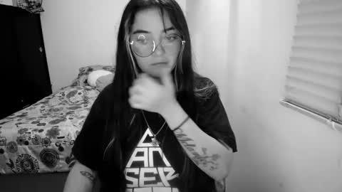 Snapshot of mocca_117 chatting on 12-19-25, 01:23 Sam online show from 12-19-25, 01:23